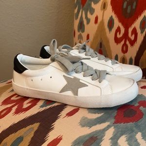 Star tennis shoes sneakers size 6